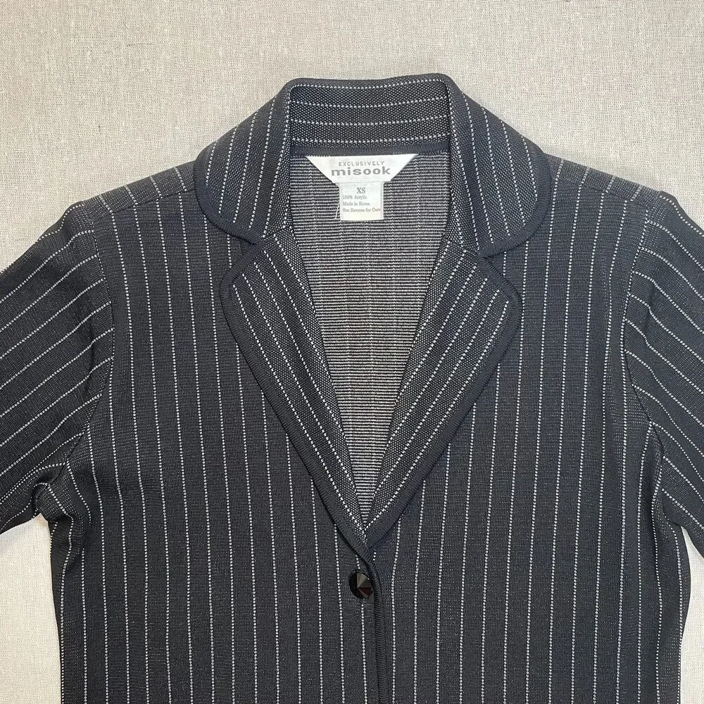 Exclusively Misook | Vintage Black & White Pinstripe Stretch Knit Blazer | XS - Picture 3 of 8